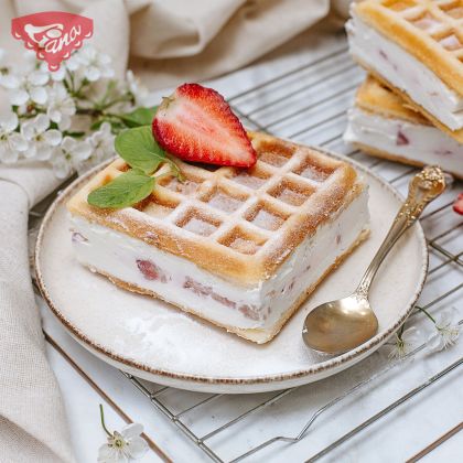 Gluten-free waffle dessert