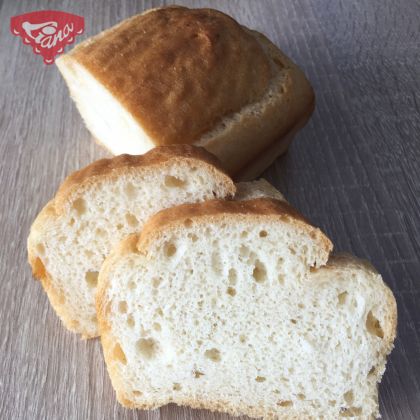 Bezlepkový rýchly svetlý chlieb pečený vo forme