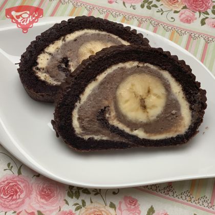 Gluten-free velvet roll with banana