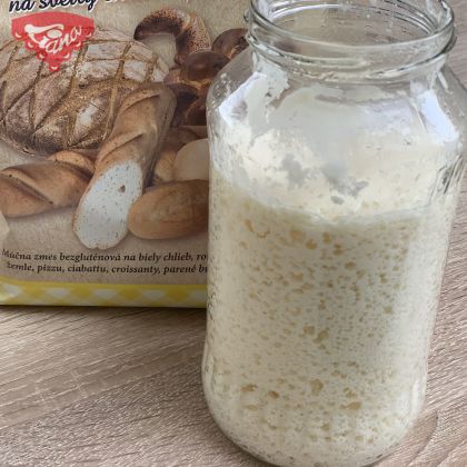 Glutenfreie Hefe aus Brotmischung weiß