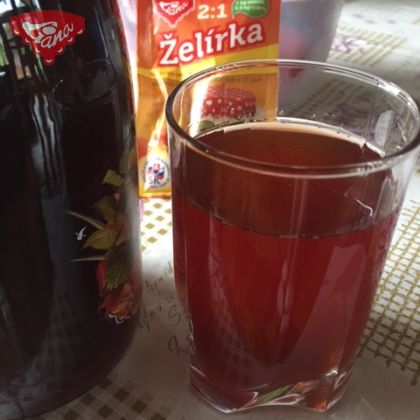 Domáci hustý jahodový sirup so Želírkou Domáci hustý jahodový sirup so Želírkou