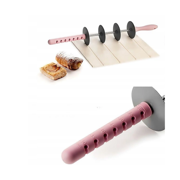 Adjustable kneading blade for dough