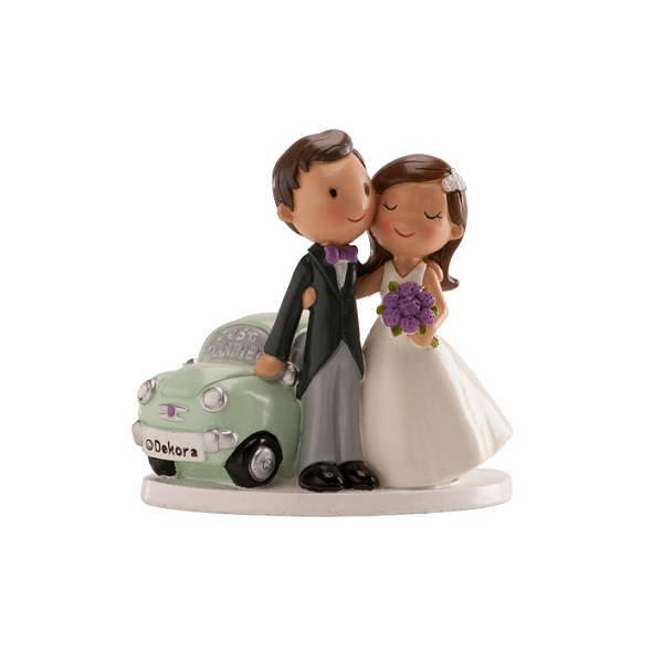 Newlyweds with a car