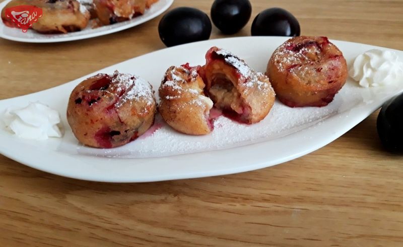 Pflaumen im glutenfreien Zimtteig