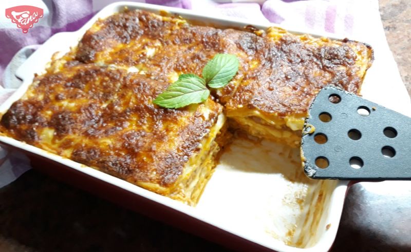 Gluten-free lasagna with ground beef and béchamel