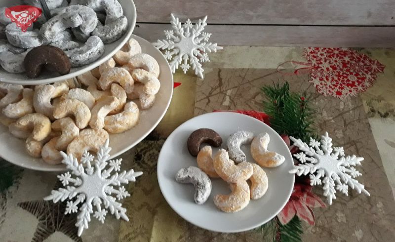 Gluten-free Christmas pudding rolls
