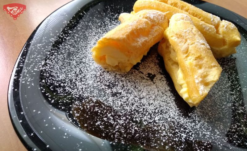 Bezlepkové a bezmléčné eclairs s vanilkovým krémem