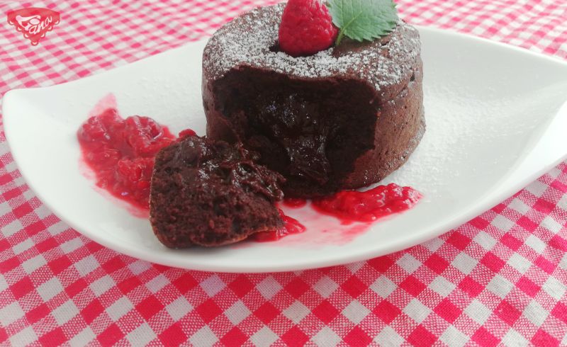 Gluten-free chocolate souffle with raspberry sauce Gluten-free chocolate souffle with raspberry sauce