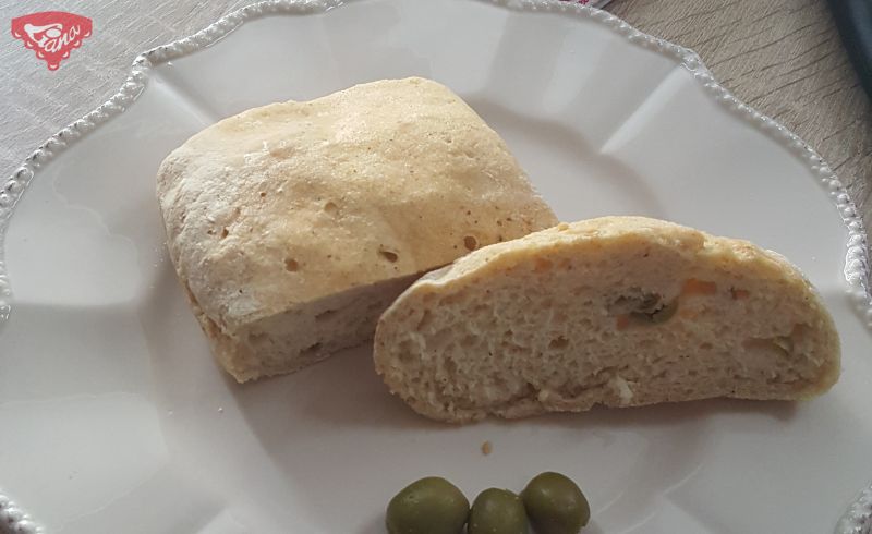 Bezlepková ciabatta s olivami