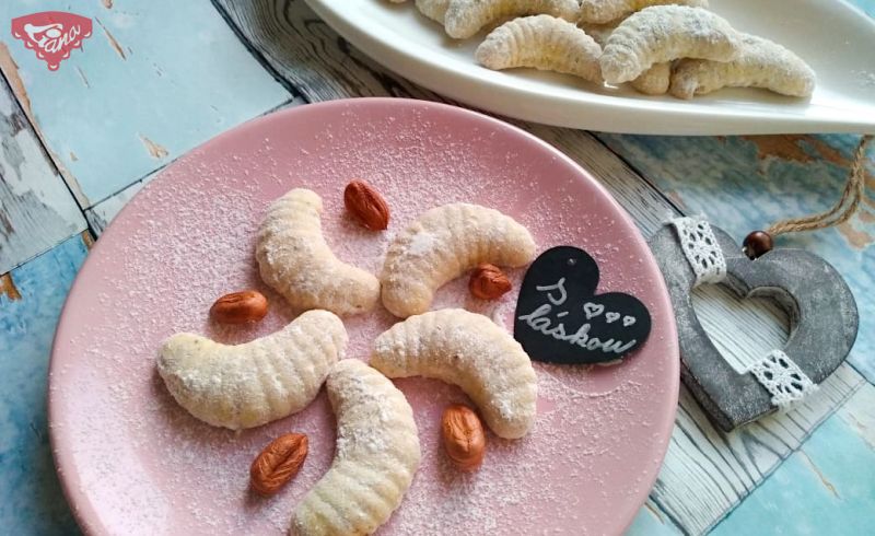 Gluten-free Viennese vanilla rolls