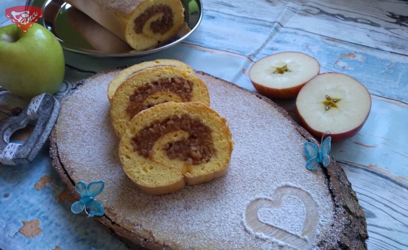 Gluten-free apple roulade