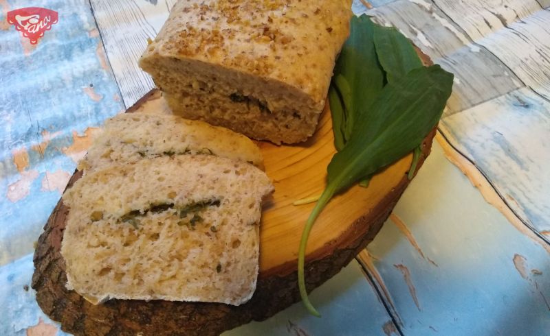 Gluten-free bread with wild garlic