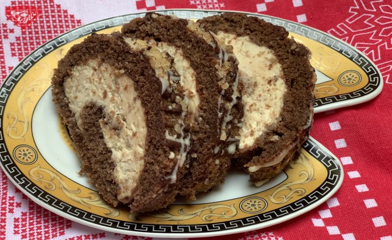 Gluten-free gingerbread roll with chestnut puree