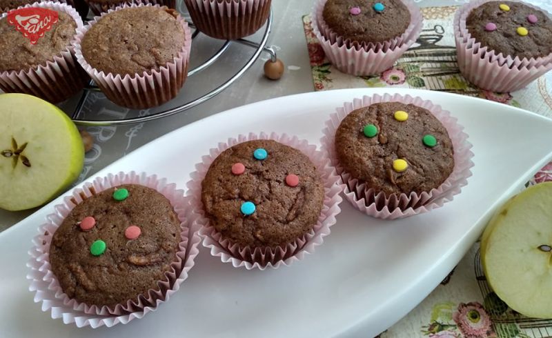 Gluten-free gingerbread muffins with apples