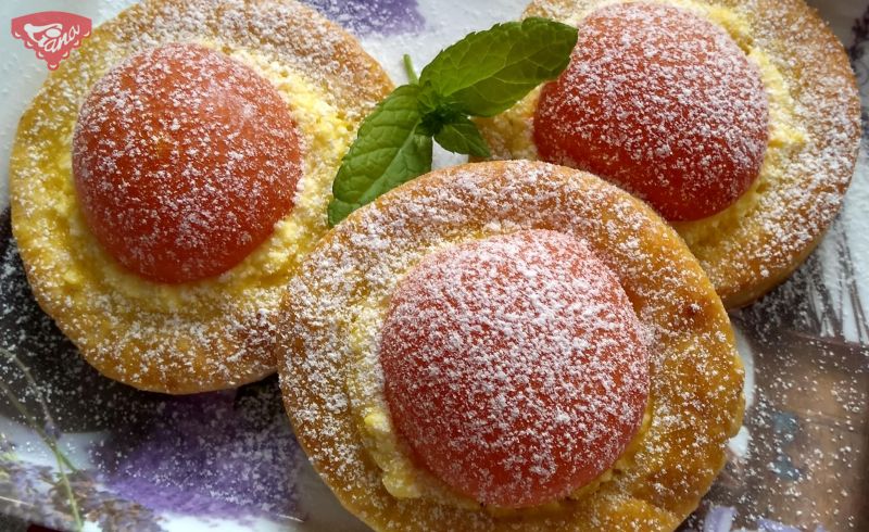 Sourdough gluten-free cheesecakes with apricots Sourdough gluten-free cheesecakes with apricots