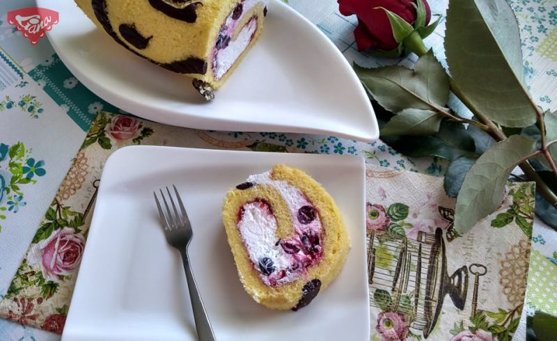 Glutenfreies Hüttenkäsebrötchen mit Johannisbeeren