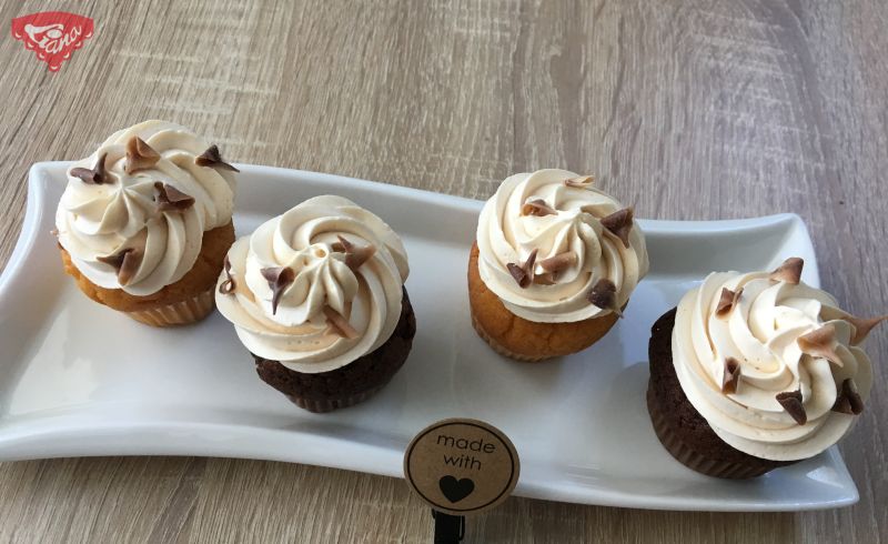 Muffiny s karamelovou šlehačkou