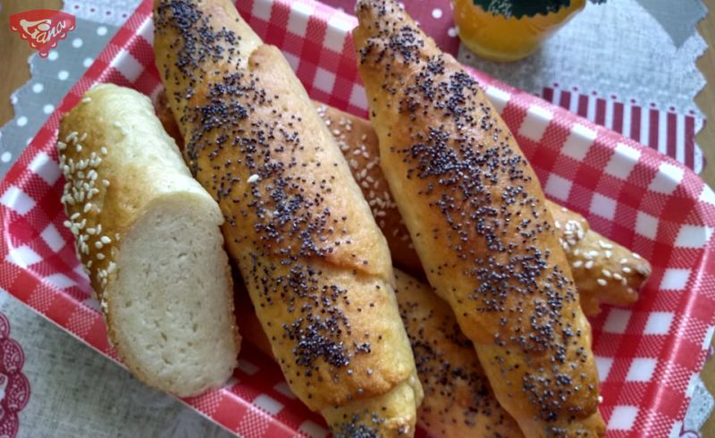 Glutenfreie Honigbrötchen mit Mohn und Sesam