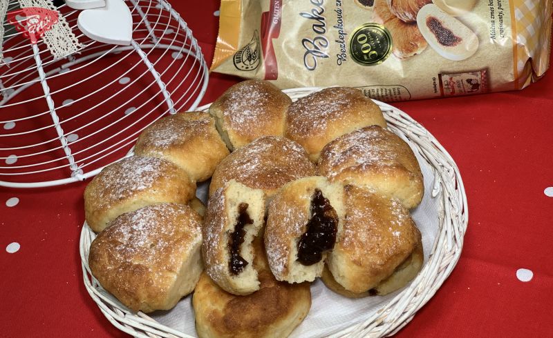 Gluten-free Czech buns with plum jam