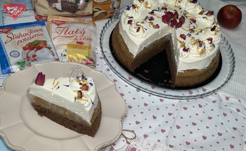 Glutenfreier Lebkuchenkuchen mit Äpfeln und Mascarpone-Schlagsahne