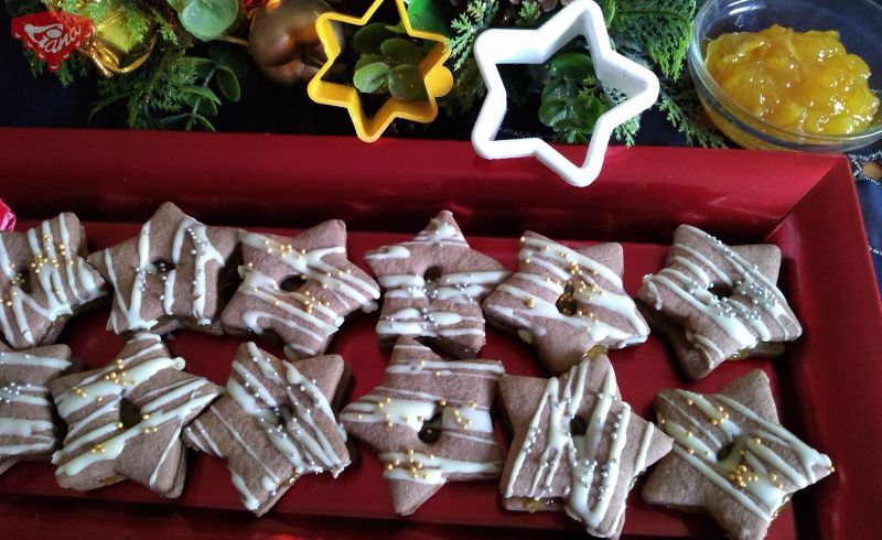 Gluten-free cocoa stars with orange jam Gluten-free cocoa stars with orange jam