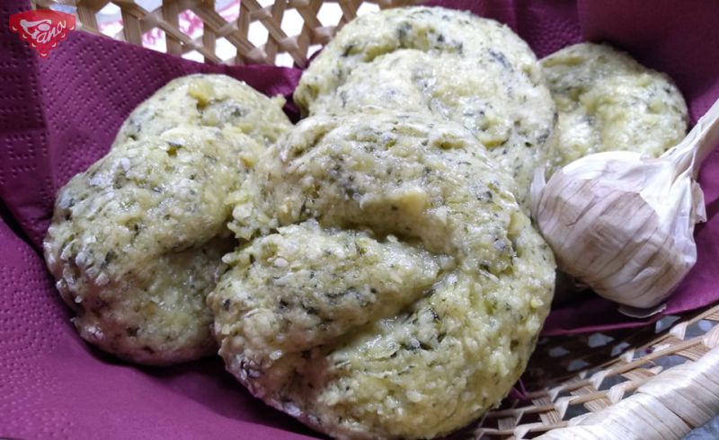 Gluten-free spinach knots