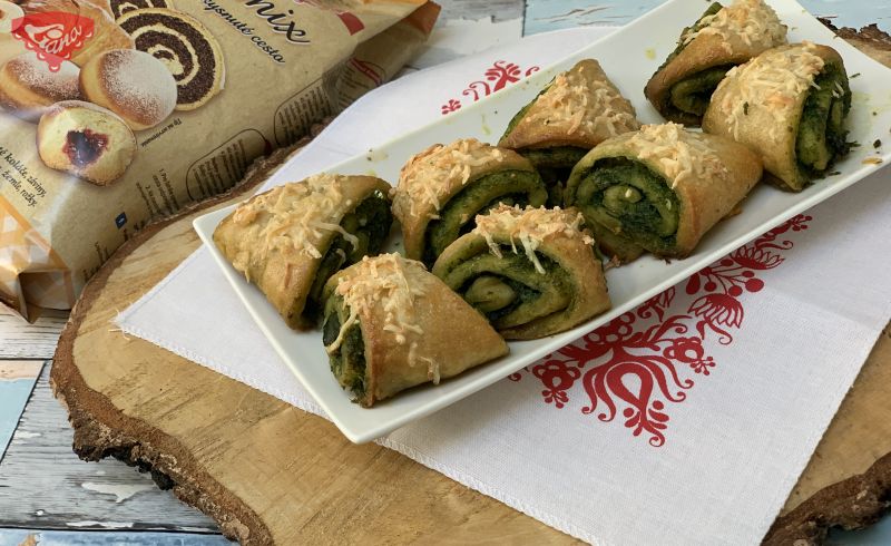 Gluten-free tricorns with wild garlic