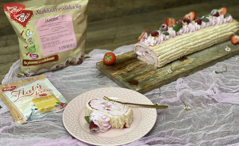 Pavlova roulade with raspberry whipped cream