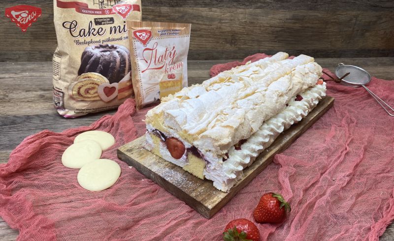 Glutenfreie Kardinalscheiben mit Früchten und weißer Schokoladencreme