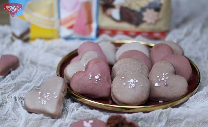 Gluten-free gingerbread cookies in sugar coating