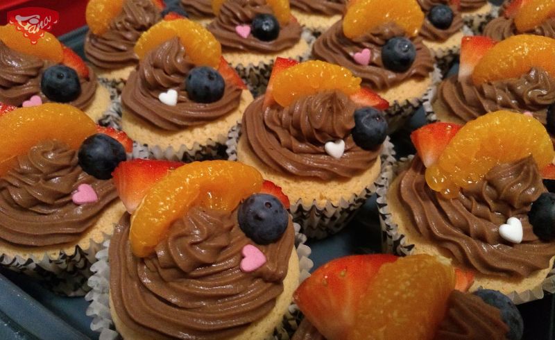 Bezlepkové cupcakes s čokoládovým krémom a ovocím