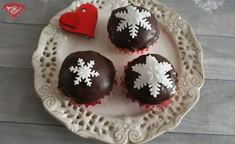 Glutenfreie Cupcakes mit Füllung gebacken