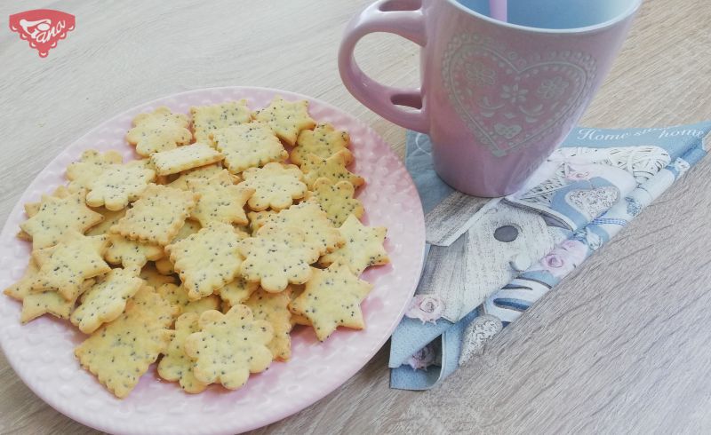 Gluten-free poppy seed crackers