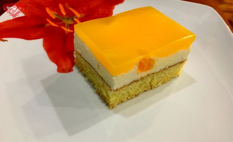Glutenfreies Fruchtdessert mit Hüttenkäsefüllung Glutenfreies Fruchtdessert mit Hüttenkäsefüllung