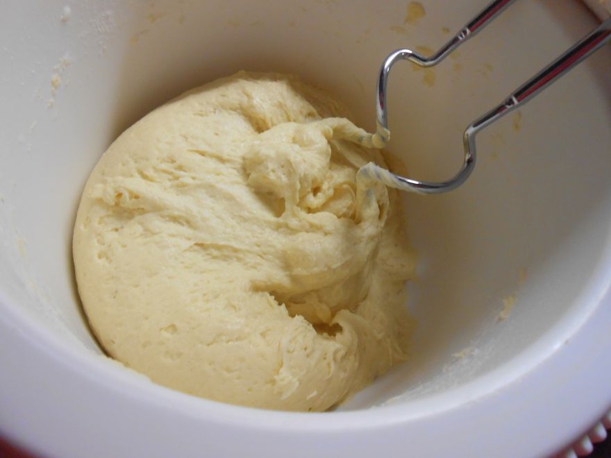 Gluten-free ducat buns with cinnamon sugar