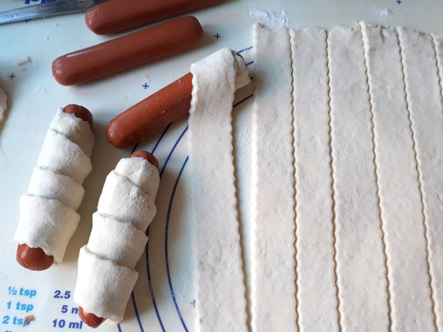 Párky v bezlepkovom lístkovo-pľundrovom ceste