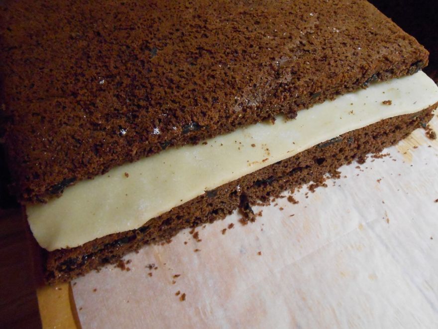 Bezlepkový švestkový perník s marcipánem