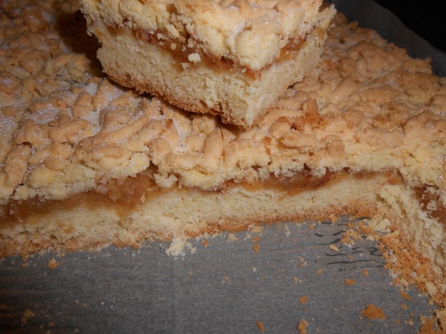 Glutenfreier geriebener Apfel oder Käsekuchen
