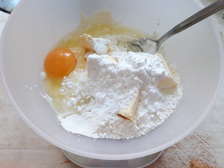 Bezlepkový jablečně - pudinkový zákusek