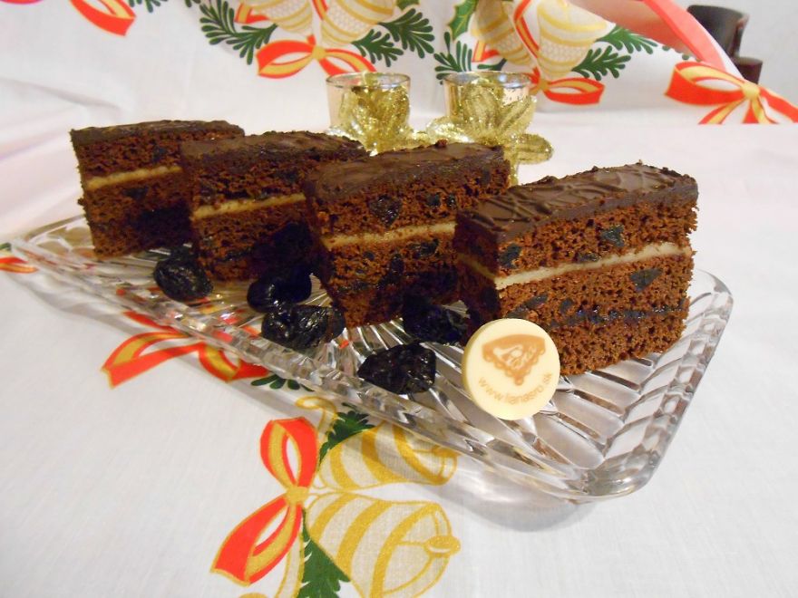 Bezlepkový švestkový perník s marcipánem