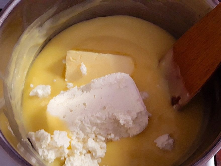 Gluten-free rhubarb cake with strawberry jam