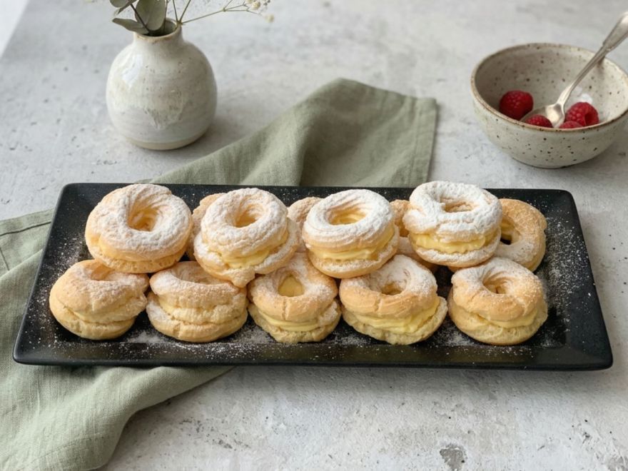 First-class gluten-free wreaths from baked dough