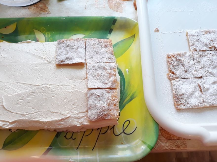 Bezlepkový krémeš z lístkovo - pľundrového cesta