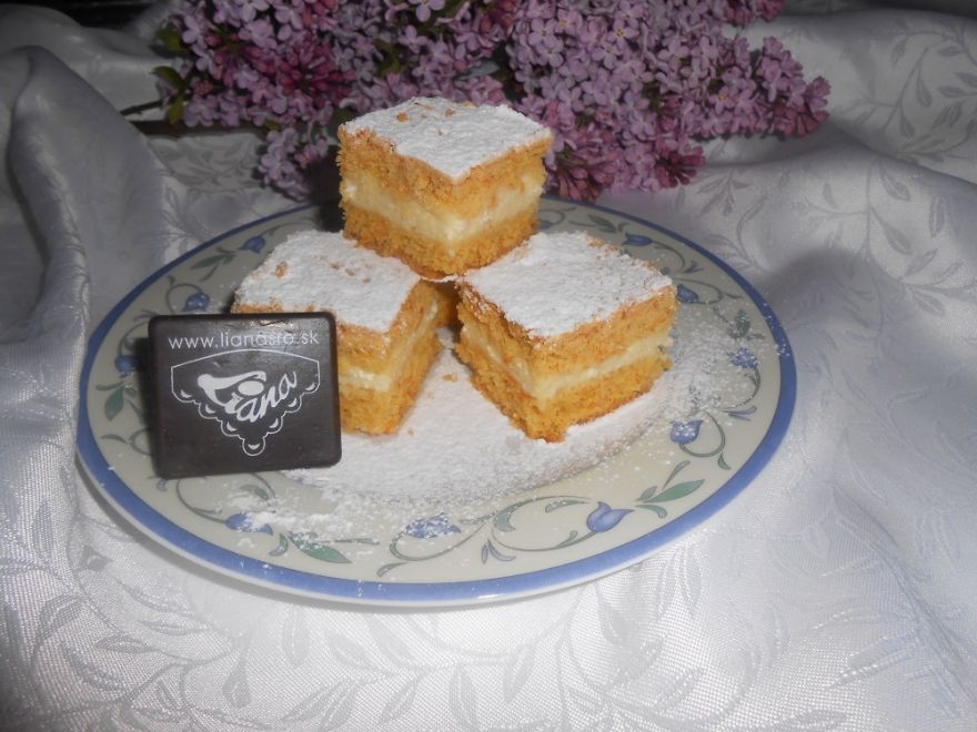 Bezlepkový mrkvový linzer s tvarohem