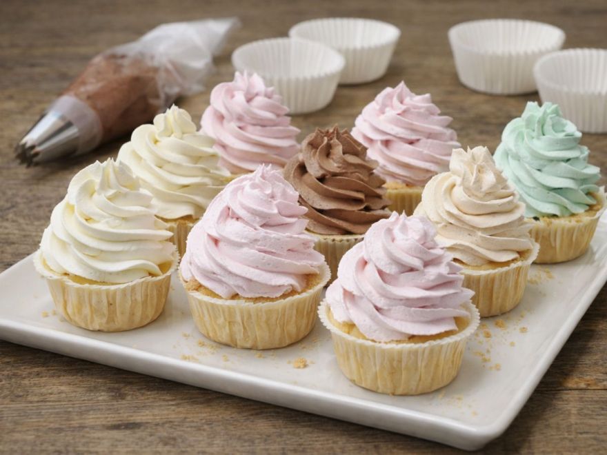 Cupcakes so stužovačmi šľahačky Liana