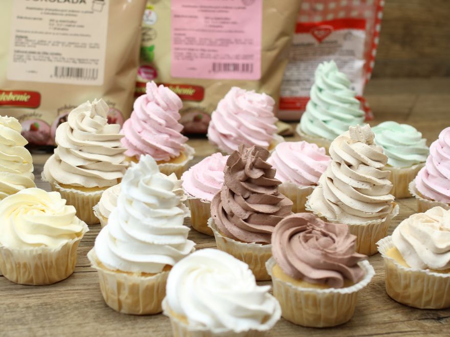 Cupcakes se ztužovači šlehačky Liana