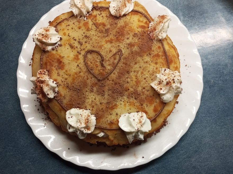 Bezlepkový palačinkový dort