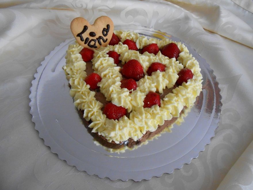 Gluten-free Valentine&#39;s fruit cake