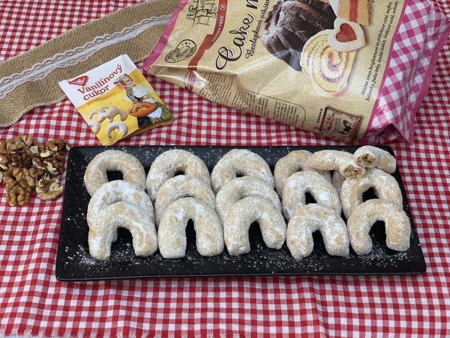 Traditional gluten-free walnut rolls