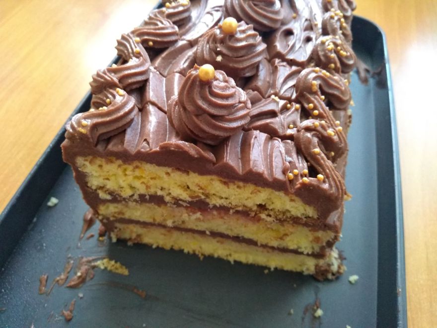 Gluten-free and dairy-free chocolate cut